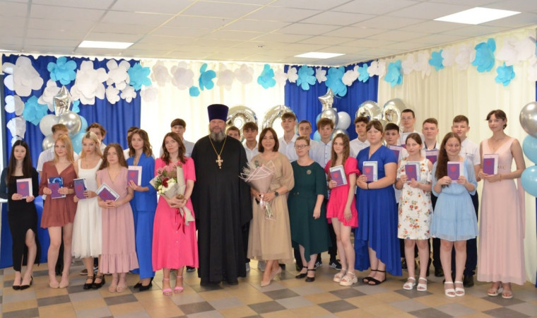 Торжественная церемония вручения аттестатов.
